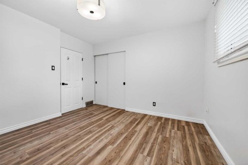 81 Westminster Drive Sw, Calgary, AB - Indoor Photo Showing Other Room