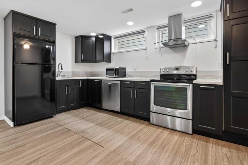 81 Westminster Drive Sw, Calgary, AB - Indoor Photo Showing Kitchen