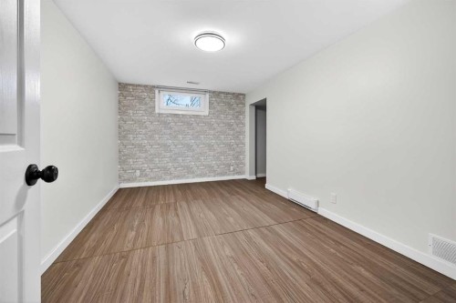 81 Westminster Drive Sw, Calgary, AB - Indoor Photo Showing Other Room