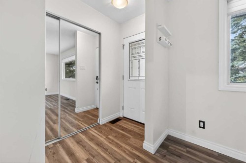 81 Westminster Drive Sw, Calgary, AB - Indoor Photo Showing Other Room