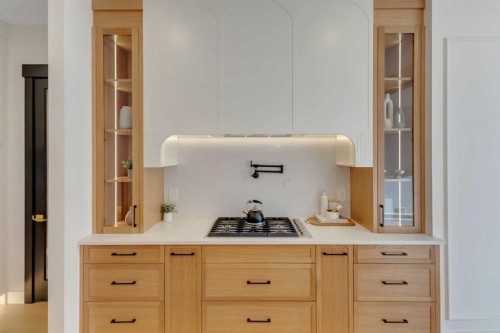 1321 10 Avenue Se, Calgary, AB - Indoor Photo Showing Bathroom