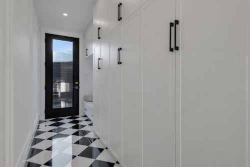 1321 10 Avenue Se, Calgary, AB - Indoor Photo Showing Other Room