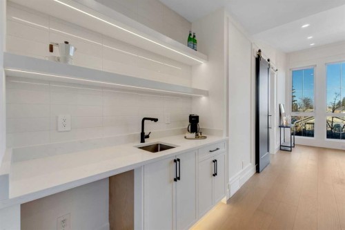 1321 10 Avenue Se, Calgary, AB - Indoor