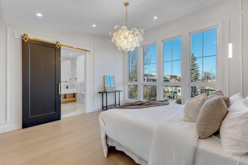 1321 10 Avenue Se, Calgary, AB - Indoor Photo Showing Bedroom