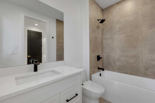 1321 10 Avenue Se, Calgary, AB - Indoor Photo Showing Bathroom