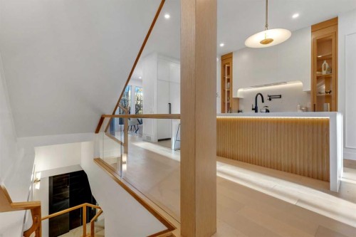 1321 10 Avenue Se, Calgary, AB - Indoor Photo Showing Other Room