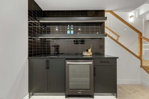 1321 10 Avenue Se, Calgary, AB - Indoor Photo Showing Other Room