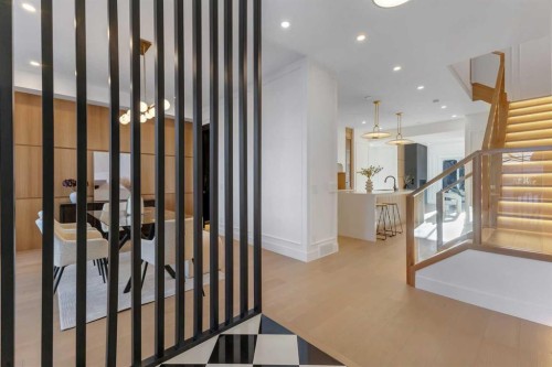 1321 10 Avenue Se, Calgary, AB - Indoor Photo Showing Other Room