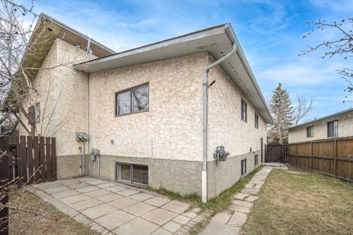 47 Bermuda Way Nw, Calgary, AB - Outdoor With Exterior