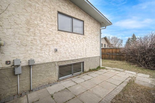 47 Bermuda Way Nw, Calgary, AB - Outdoor With Exterior