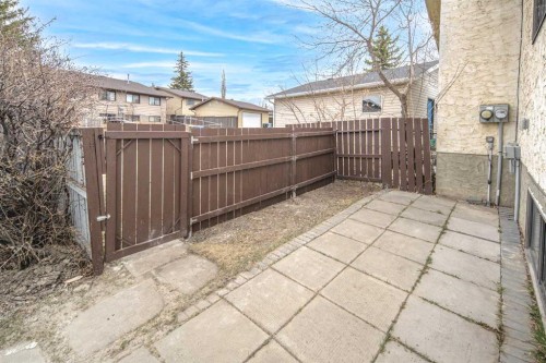 47 Bermuda Way Nw, Calgary, AB - Outdoor