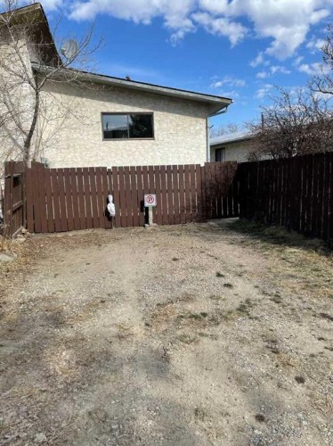 47 Bermuda Way Nw, Calgary, AB - Outdoor