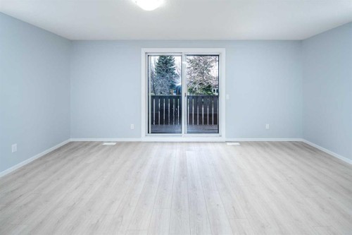 47 Bermuda Way Nw, Calgary, AB - Indoor Photo Showing Other Room