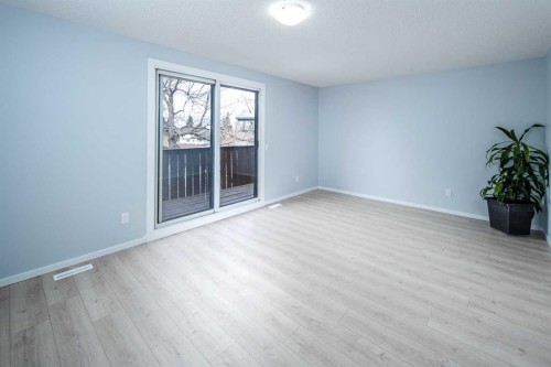 47 Bermuda Way Nw, Calgary, AB - Indoor Photo Showing Other Room