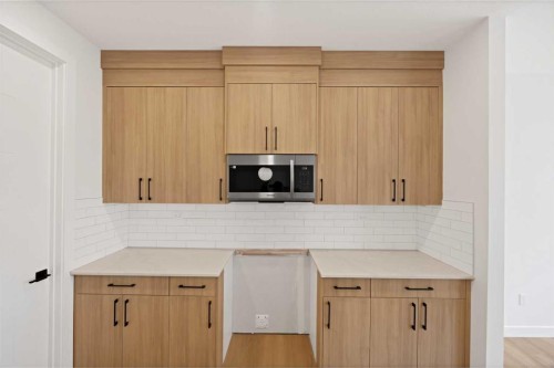 82 Heritage Circle, Cochrane, AB - Indoor Photo Showing Kitchen