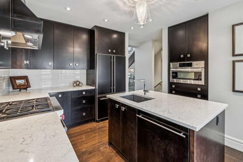 1928 10A Street Sw, Calgary, AB - Indoor Photo Showing Kitchen With Upgraded Kitchen