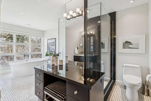 1928 10A Street Sw, Calgary, AB - Indoor Photo Showing Bathroom