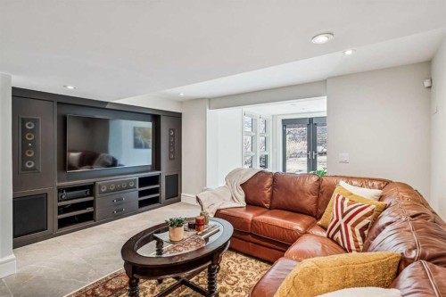 1928 10A Street Sw, Calgary, AB - Indoor Photo Showing Living Room