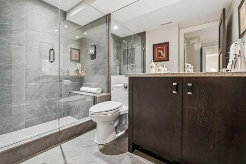1928 10A Street Sw, Calgary, AB - Indoor Photo Showing Bathroom