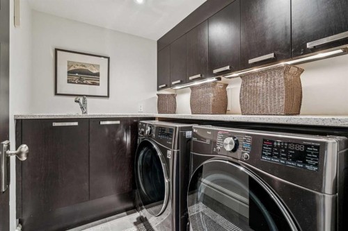 1928 10A Street Sw, Calgary, AB - Indoor Photo Showing Laundry Room