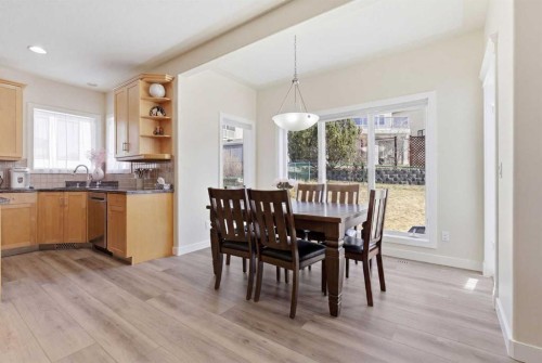 18 Royal Crest Way Nw, Calgary, AB - Indoor Photo Showing Dining Room