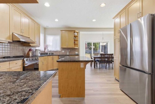 18 Royal Crest Way Nw, Calgary, AB - Indoor Photo Showing Kitchen With Stainless Steel Kitchen With Upgraded Kitchen