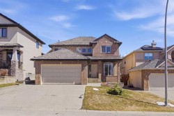 18 Royal Crest Way NW Calgary, AB T3G 4M8