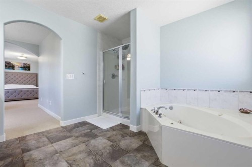 18 Royal Crest Way Nw, Calgary, AB - Indoor Photo Showing Bathroom