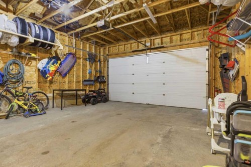 18 Royal Crest Way Nw, Calgary, AB - Indoor Photo Showing Garage