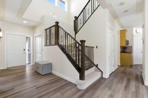 18 Royal Crest Way Nw, Calgary, AB - Indoor Photo Showing Other Room