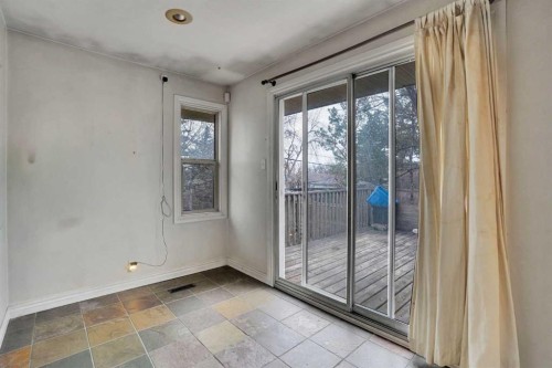 1468 Renfrew Drive Ne, Calgary, AB - Indoor Photo Showing Other Room