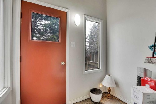 1468 Renfrew Drive Ne, Calgary, AB - Indoor Photo Showing Other Room