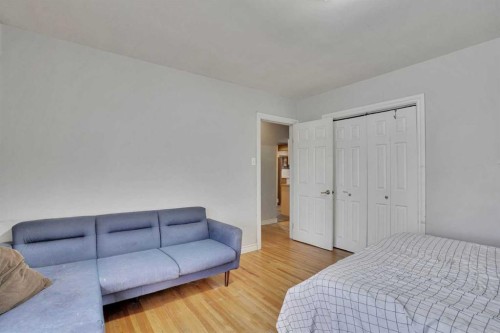 1468 Renfrew Drive Ne, Calgary, AB - Indoor Photo Showing Bedroom