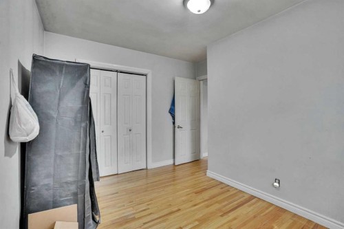 1468 Renfrew Drive Ne, Calgary, AB - Indoor Photo Showing Other Room