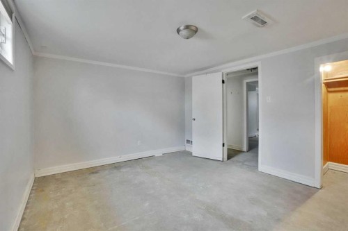 1468 Renfrew Drive Ne, Calgary, AB - Indoor Photo Showing Other Room