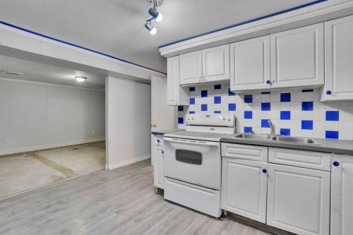 1468 Renfrew Drive Ne, Calgary, AB - Indoor Photo Showing Kitchen With Double Sink