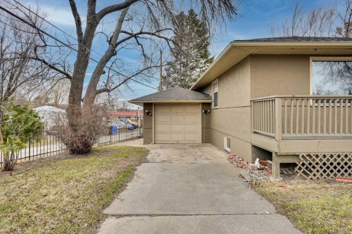 1468 Renfrew Drive Ne, Calgary, AB - Outdoor