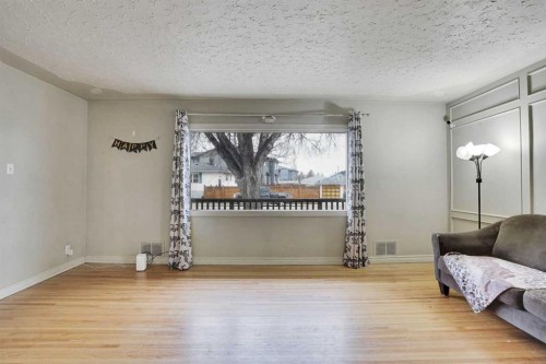 1468 Renfrew Drive Ne, Calgary, AB - Indoor