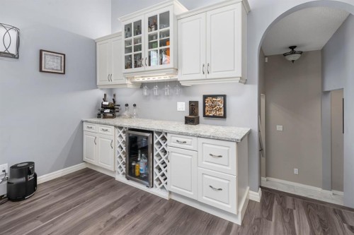 3144 Breen Crescent Nw, Calgary, AB - Indoor Photo Showing Kitchen