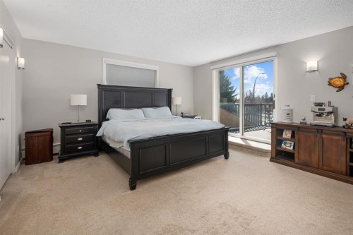 3144 Breen Crescent Nw, Calgary, AB - Indoor Photo Showing Bedroom