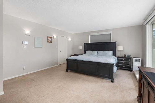 3144 Breen Crescent Nw, Calgary, AB - Indoor Photo Showing Bedroom