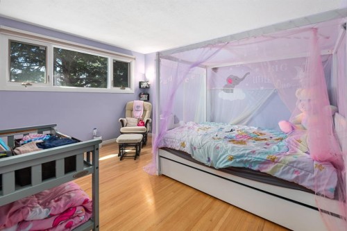 3144 Breen Crescent Nw, Calgary, AB - Indoor Photo Showing Bedroom