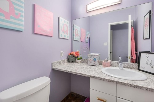3144 Breen Crescent Nw, Calgary, AB - Indoor Photo Showing Bathroom