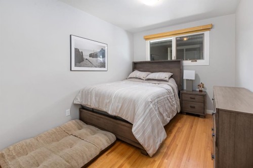3144 Breen Crescent Nw, Calgary, AB - Indoor Photo Showing Bedroom