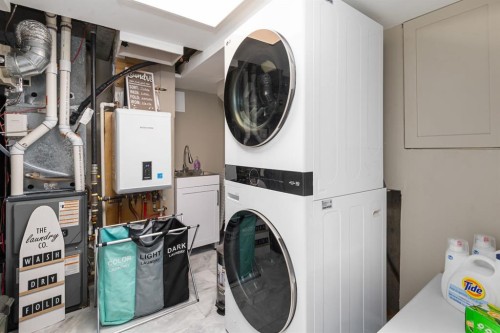 3144 Breen Crescent Nw, Calgary, AB - Indoor Photo Showing Laundry Room