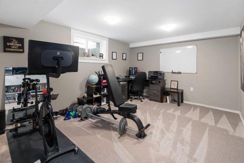 3144 Breen Crescent Nw, Calgary, AB - Indoor Photo Showing Other Room