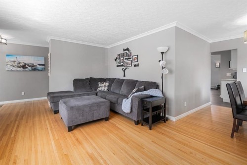3144 Breen Crescent Nw, Calgary, AB - Indoor Photo Showing Living Room