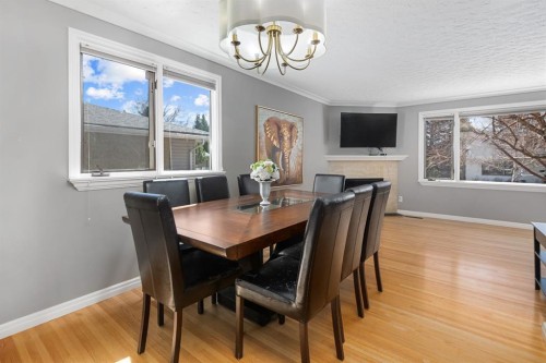 3144 Breen Crescent Nw, Calgary, AB - Indoor Photo Showing Dining Room
