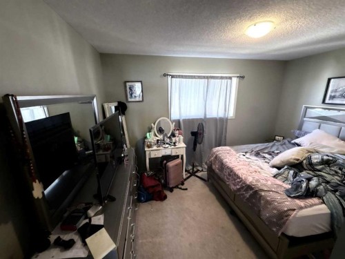 138 Saddlebrook Point Ne, Calgary, AB - Indoor Photo Showing Bedroom