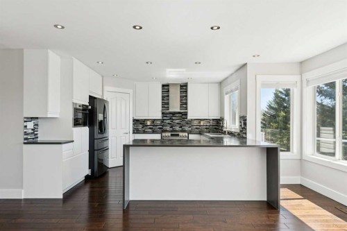 15 Springbank View Sw, Calgary, AB - Indoor Photo Showing Kitchen